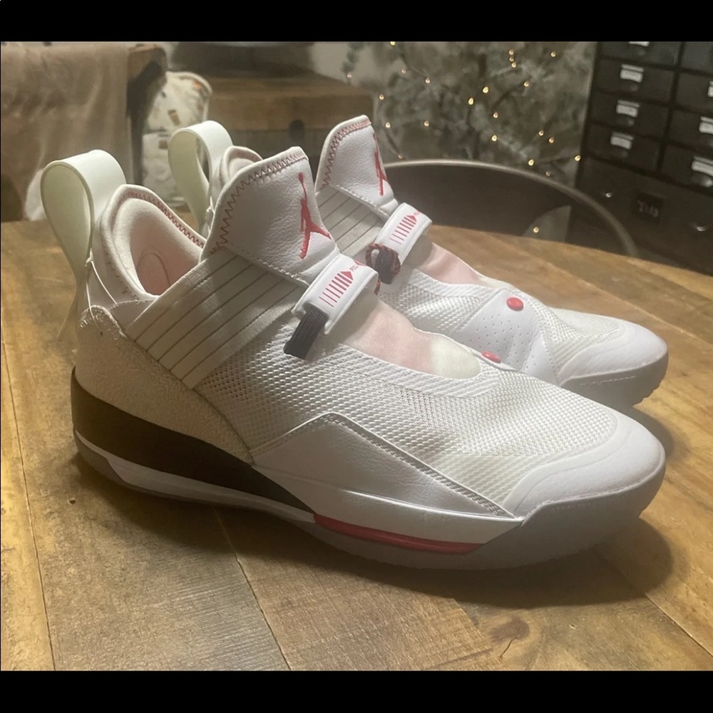 Pre-Owned Air Jordan 33 low excellent condition!!!!